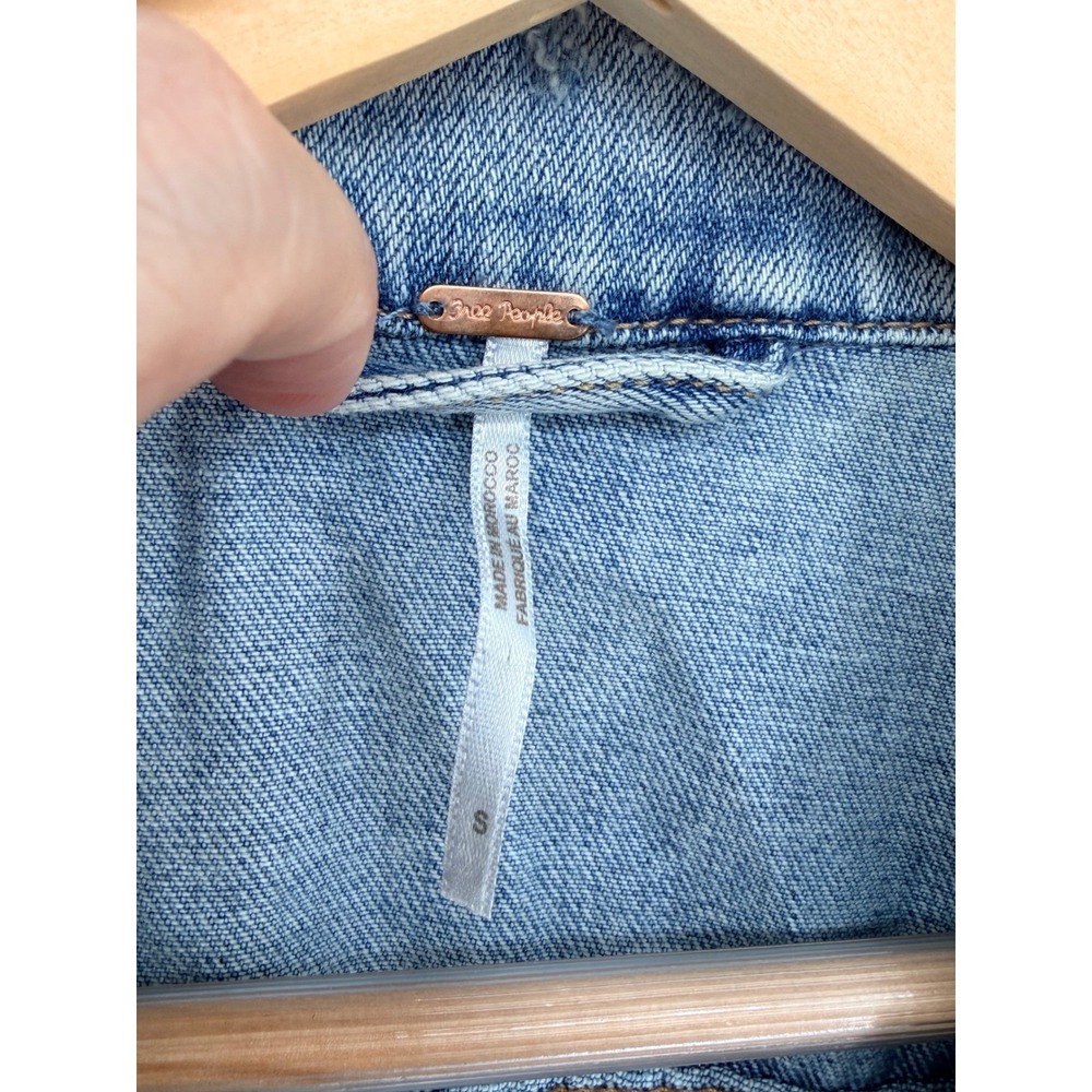 Free People Distressed Denim Jacket Light Wash Blue Womens Size Small - Picture 4 of 13